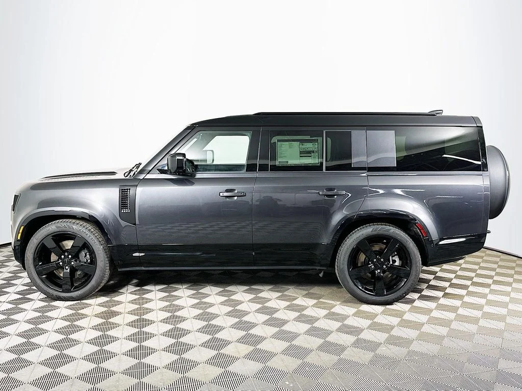 Used 2026 Carpathian Gray Premium Metallic Land Rover X-Dynamic SE image 8