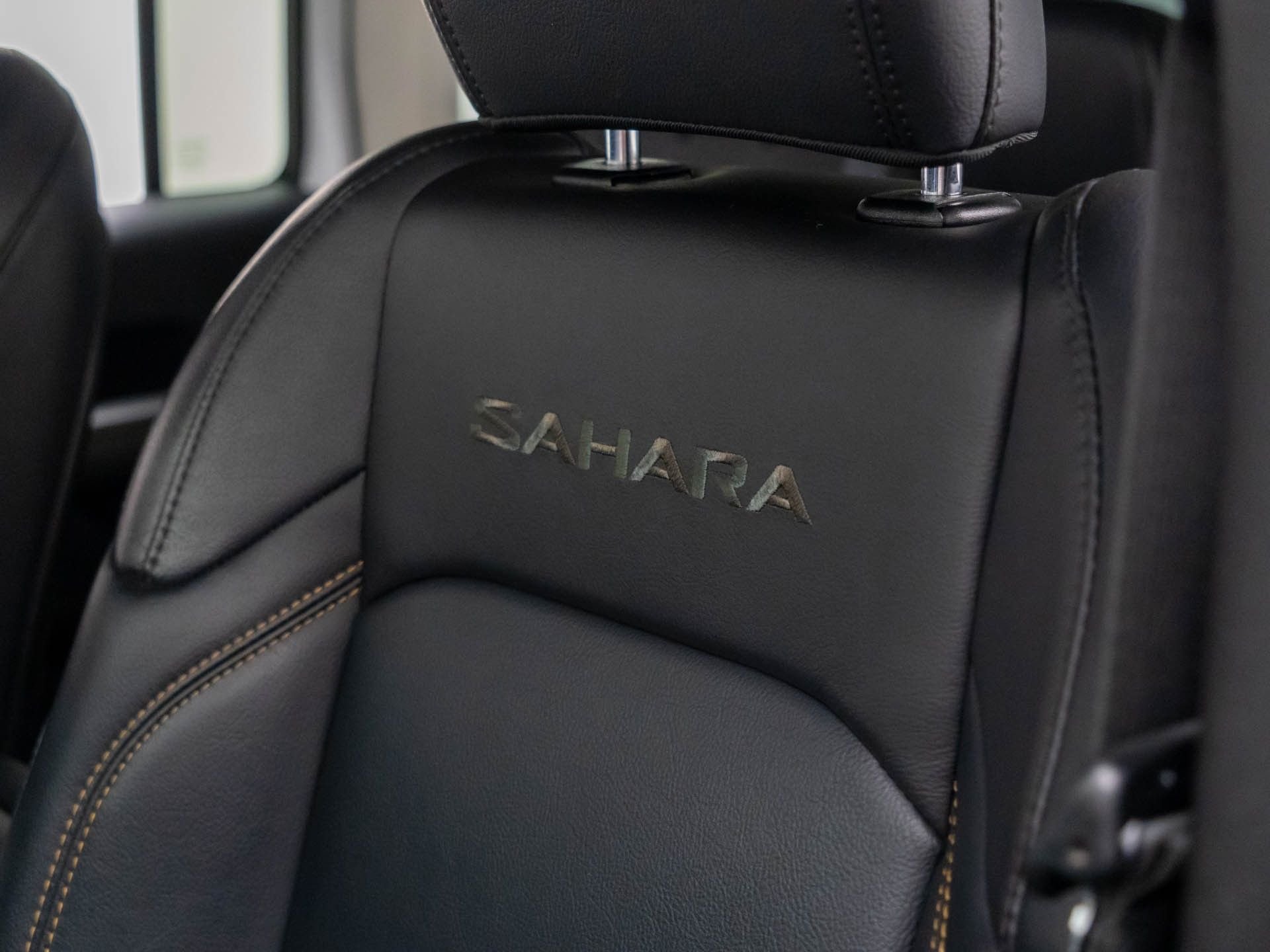 Used 2024 White Jeep Sahara image 17