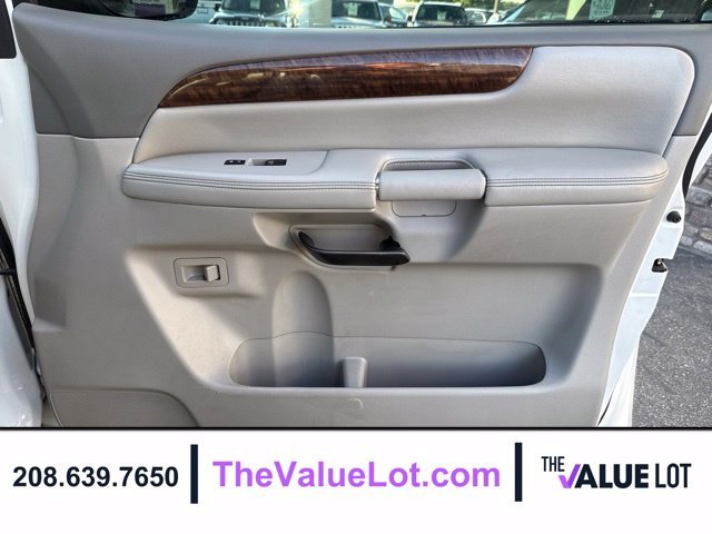 Used 2010 White Nissan Platinum image 12