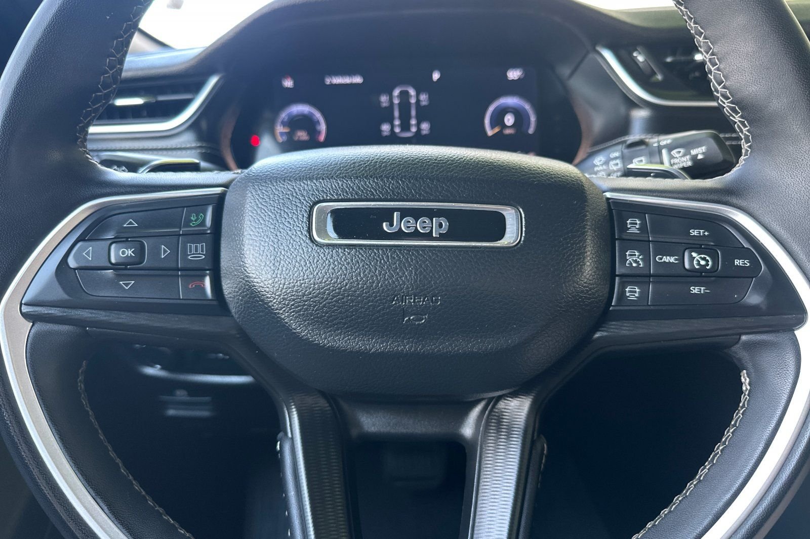 Used 2023 Black Jeep Altitude image 24