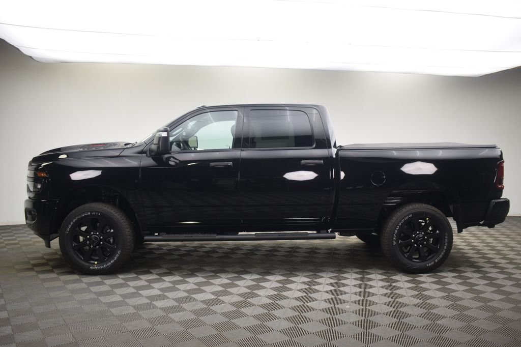 New 2026 Diamond Black Crystal Pearl-Coat Exterior Paint RAM Tradesman image 12