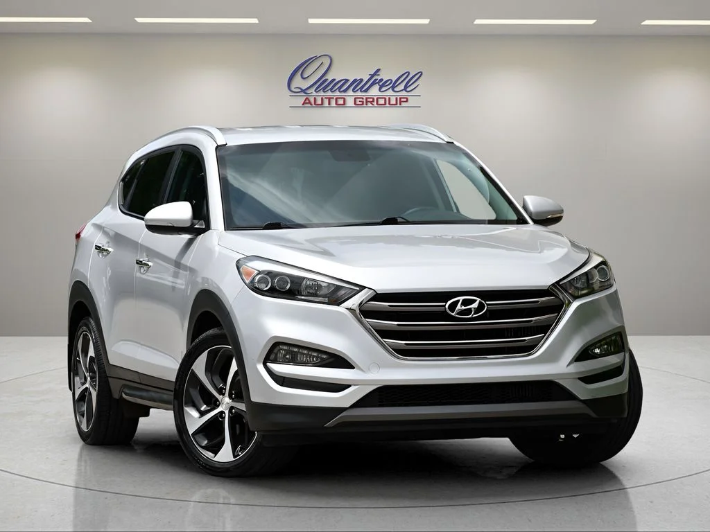 Used 2016 Chromium Silver Hyundai Limited image 1