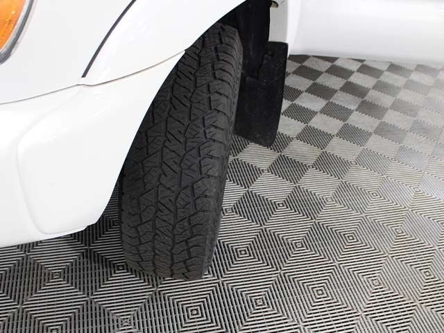 Used 2015 Super White Toyota  image 16