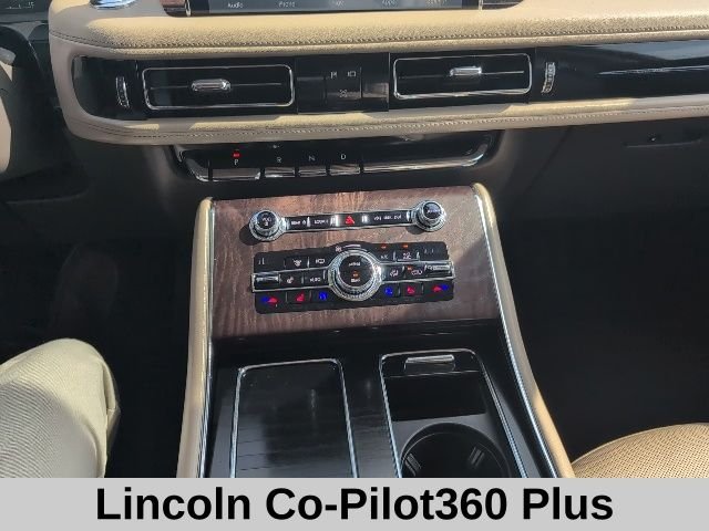 Used 2020 White Metallic Lincoln Reserve image 6