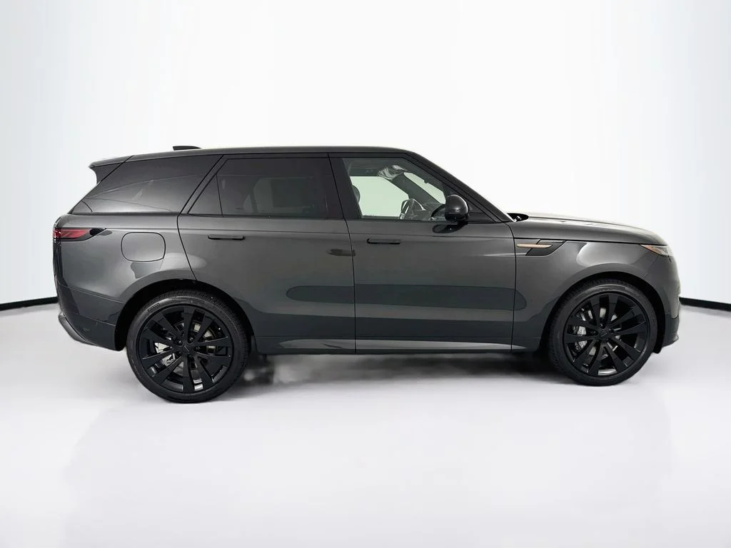 New 2026 Carpathian Grey Land Rover Dynamic SE image 4