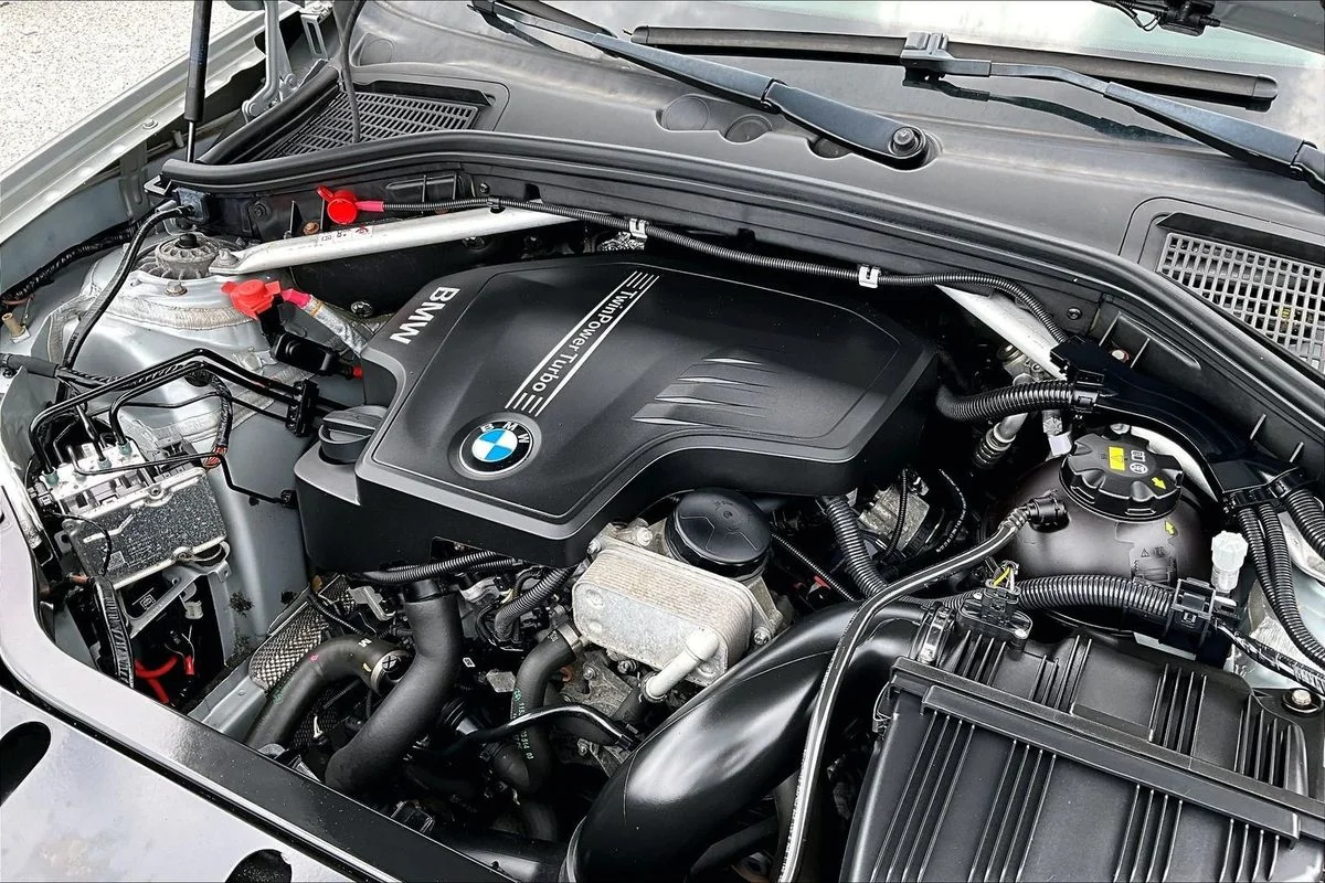 Used 2017 Silver BMW xDrive28i image 33
