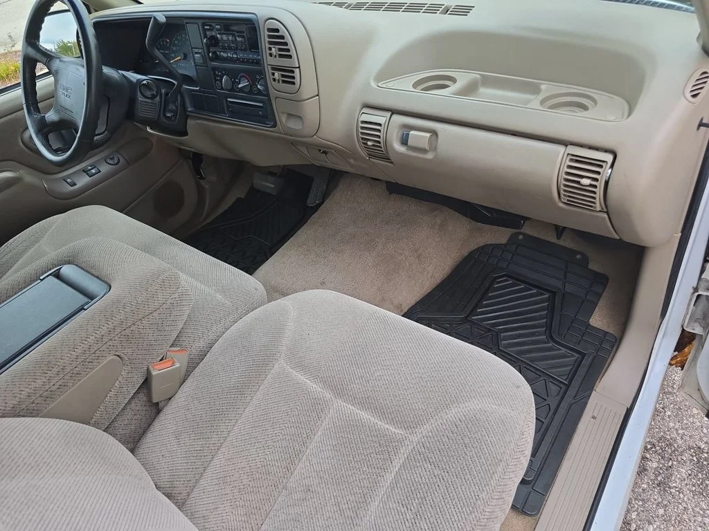 Used 1996  GMC SL image 30