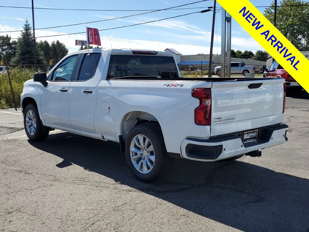 Used 2021 SUMMIT WHITE Chevrolet Work Truck image 4
