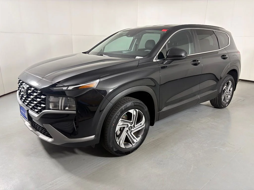 Used 2023 Black Hyundai SE image 4