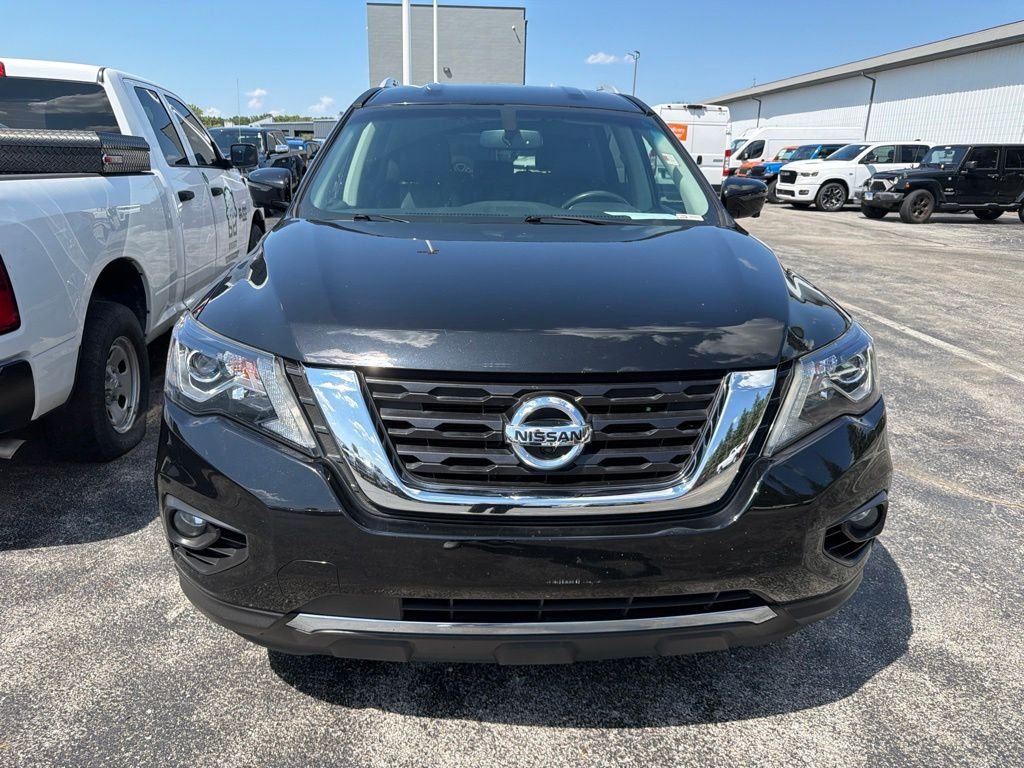 Used 2018 Black Nissan SL image 7