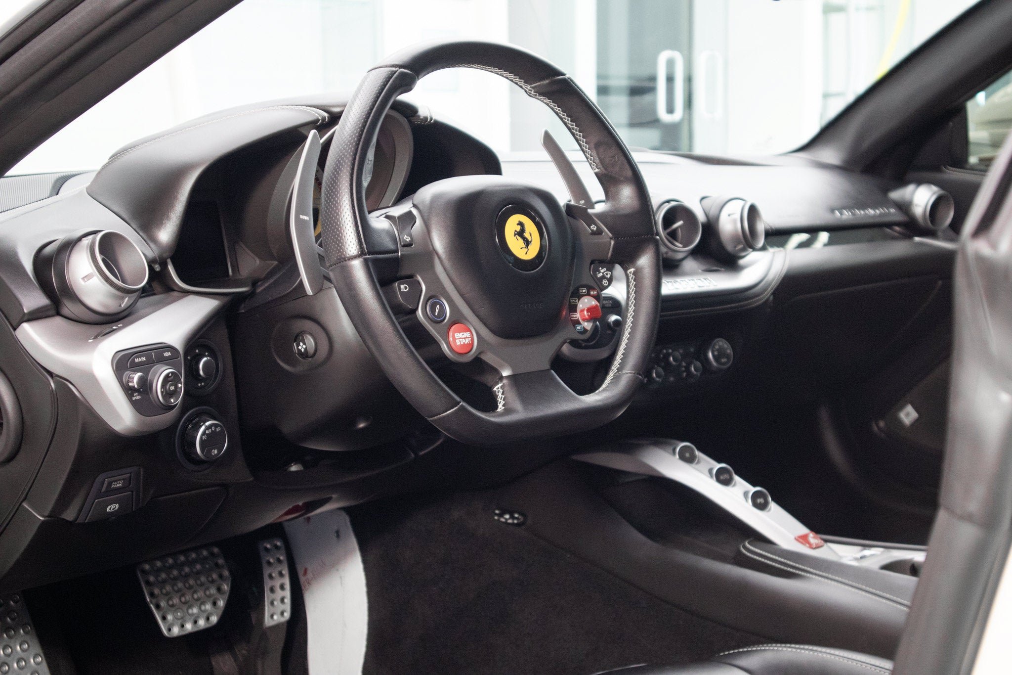 Used 2015 Bianco Avus Ferrari 2dr Cpe image 12