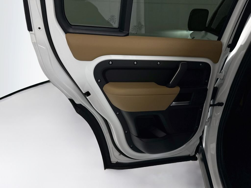 New 2026 Fuji White Land Rover X-Dynamic SE image 26