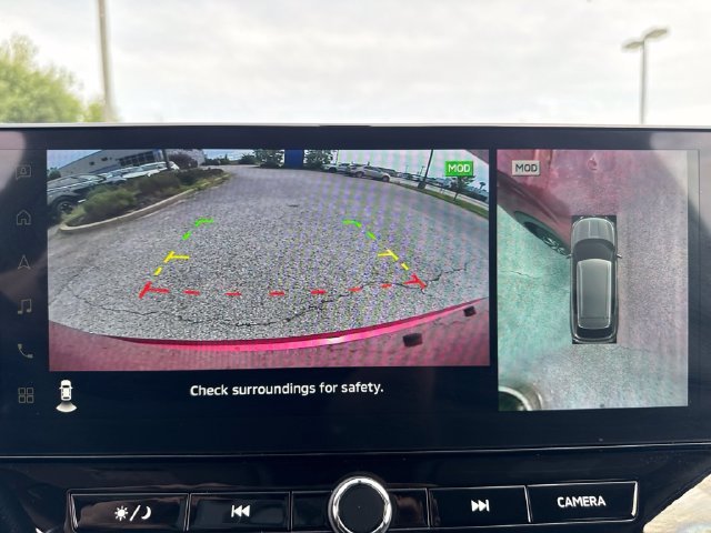 Used 2025  Mitsubishi SE image 32