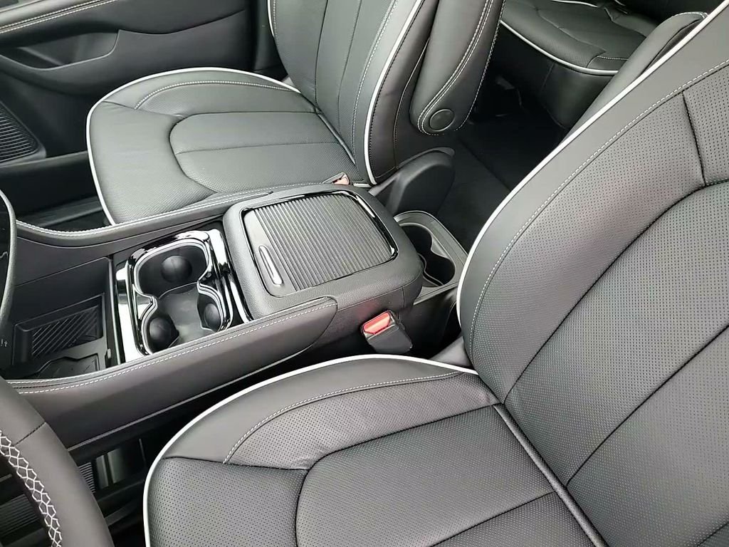 2026 Chrysler Pacifica Limited - Photo 22