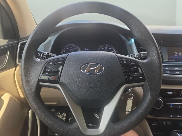 Used 2017 Winter White Hyundai SE image 16