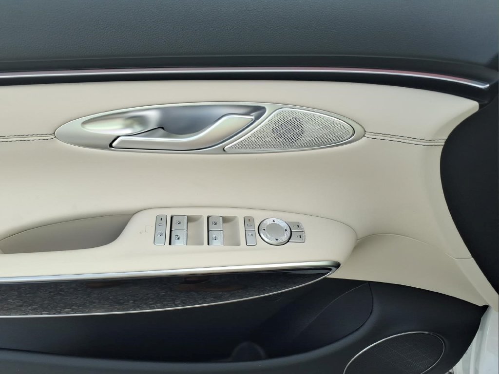 New 2027 White Genesis 2.5T image 16
