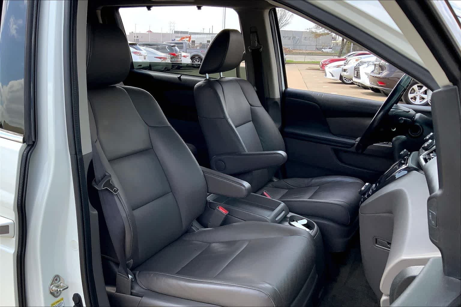 Used 2014 White Diamond Pearl Honda Touring image 9