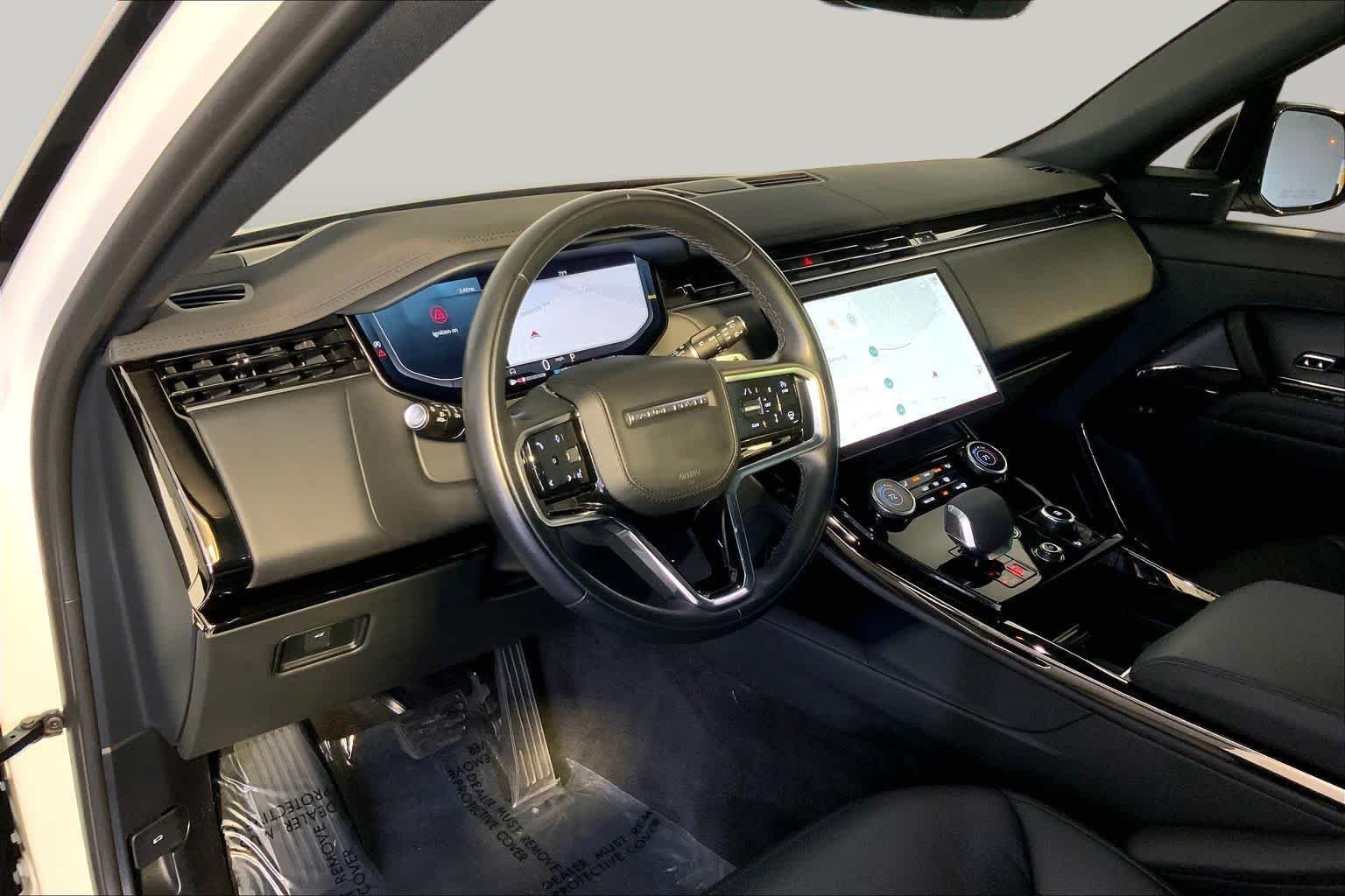 Used 2023 Fuji White Land Rover SE image 18