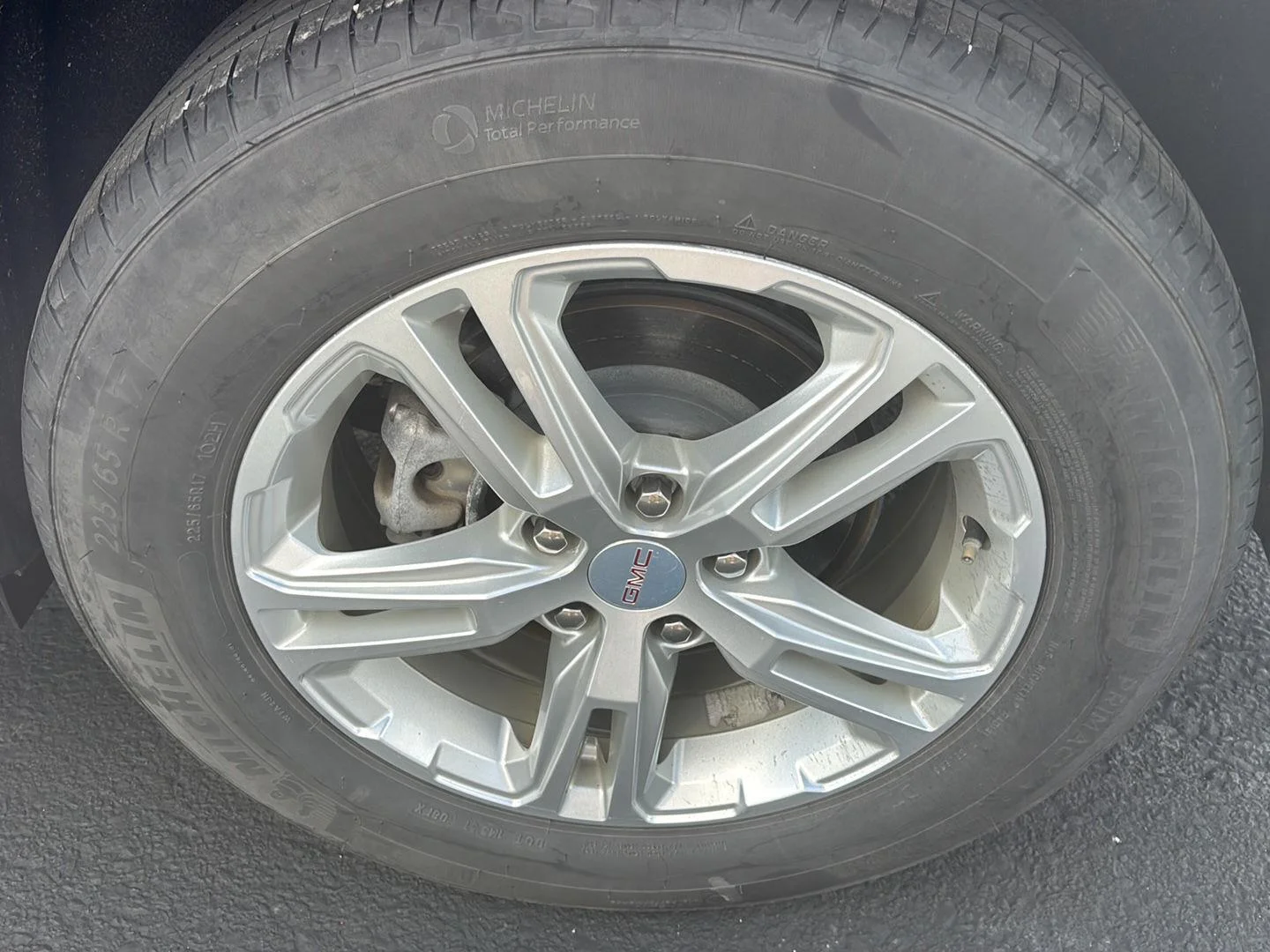 Used 2023 Summit White GMC SLE image 4