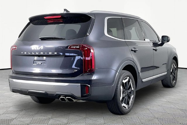 Used 2025  Kia S image 6