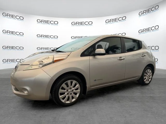 Used 2016 Brilliant Silver Nissan S image 3