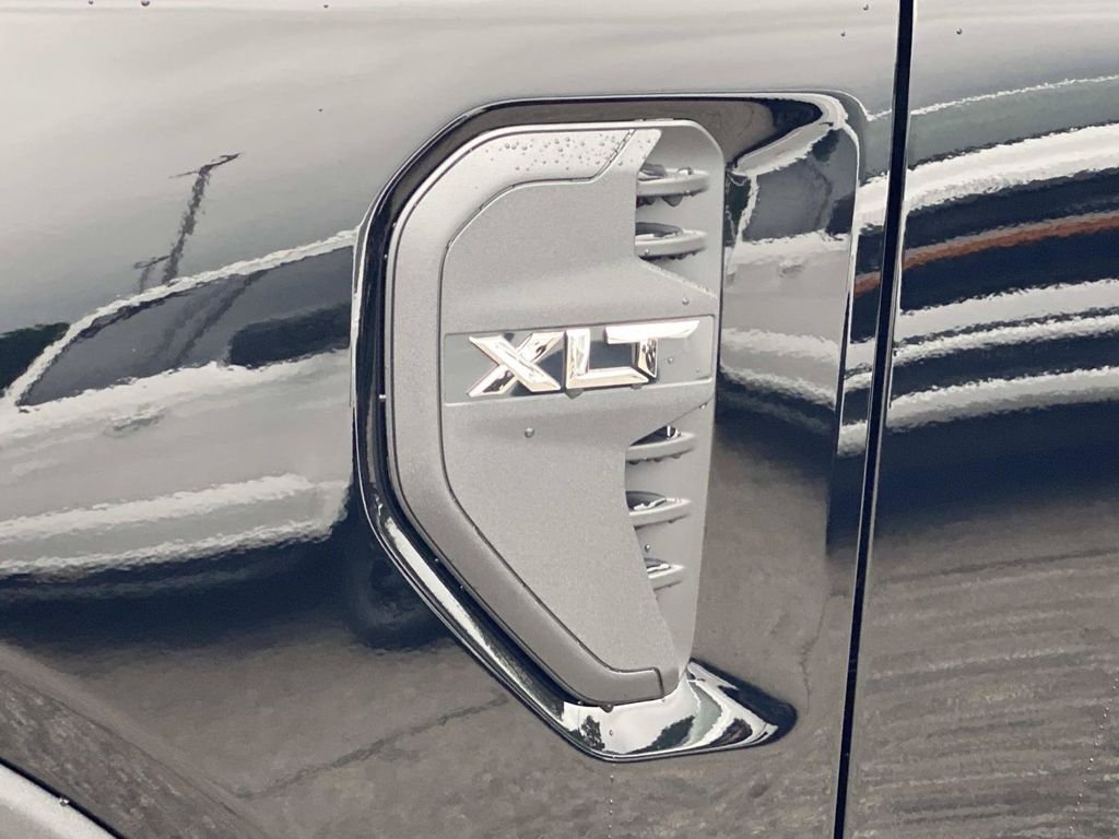 New 2026 Shadow Black Ford XLT image 8