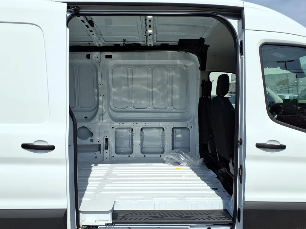 New 2026 Oxford White Ford Base image 10