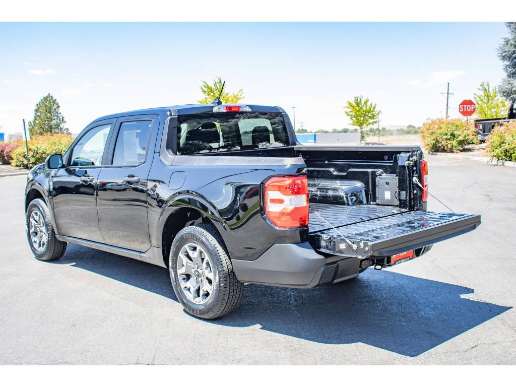 Used 2024 Shadow Black Ford XLT image 9