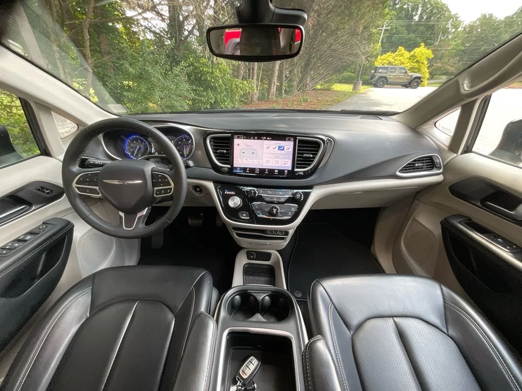 Used 2023 Blue Chrysler Touring L image 18