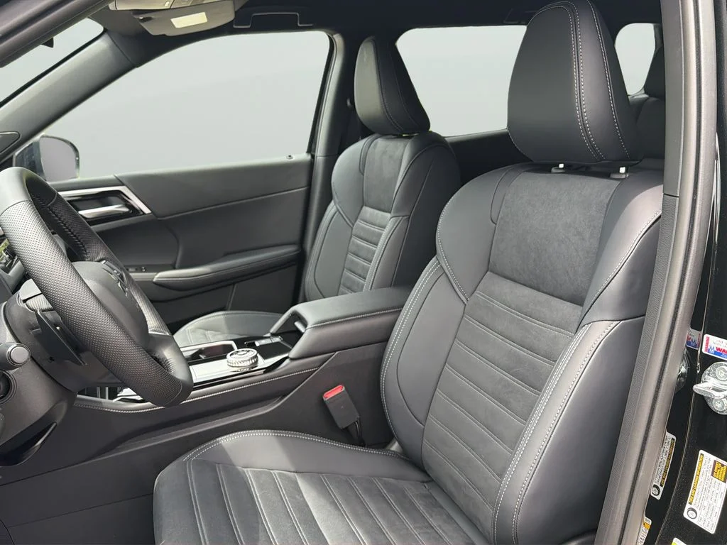 New 2026 Black Mitsubishi LE image 23