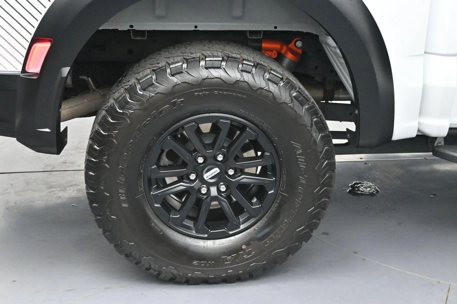 Used 2025 Oxford White Ford Raptor image 36