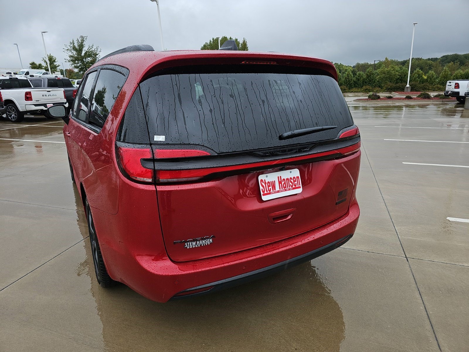 New 2027 Red Hot Pearlcoat Chrysler Select image 3