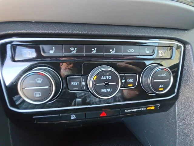 Used 2022  Volkswagen 3.6L V6 SE w/Technology image 17