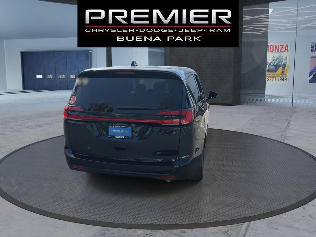 Used 2022 Black Chrysler Limited image 7