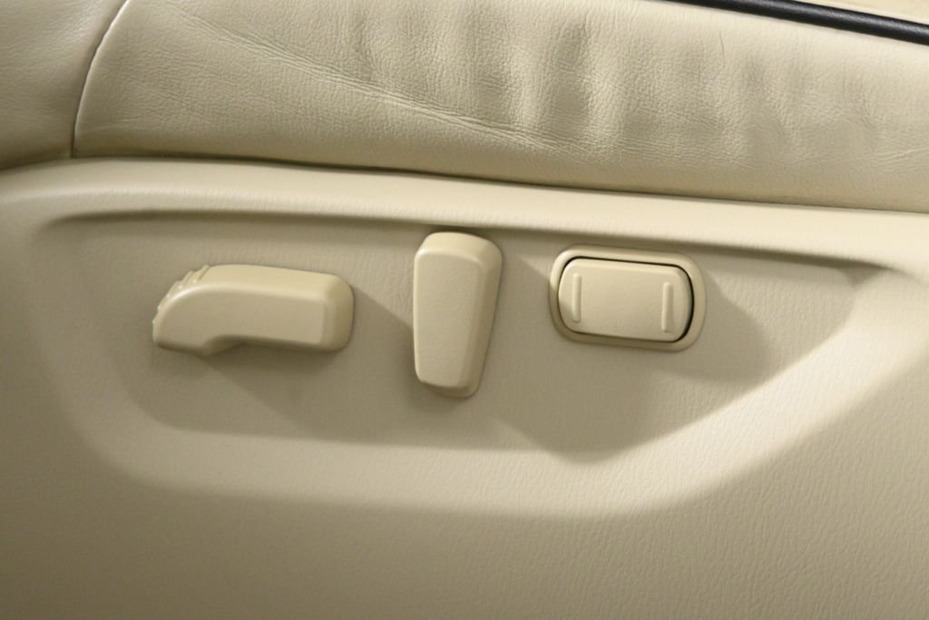 Certified Used 2023 White INFINITI Sensory image 29