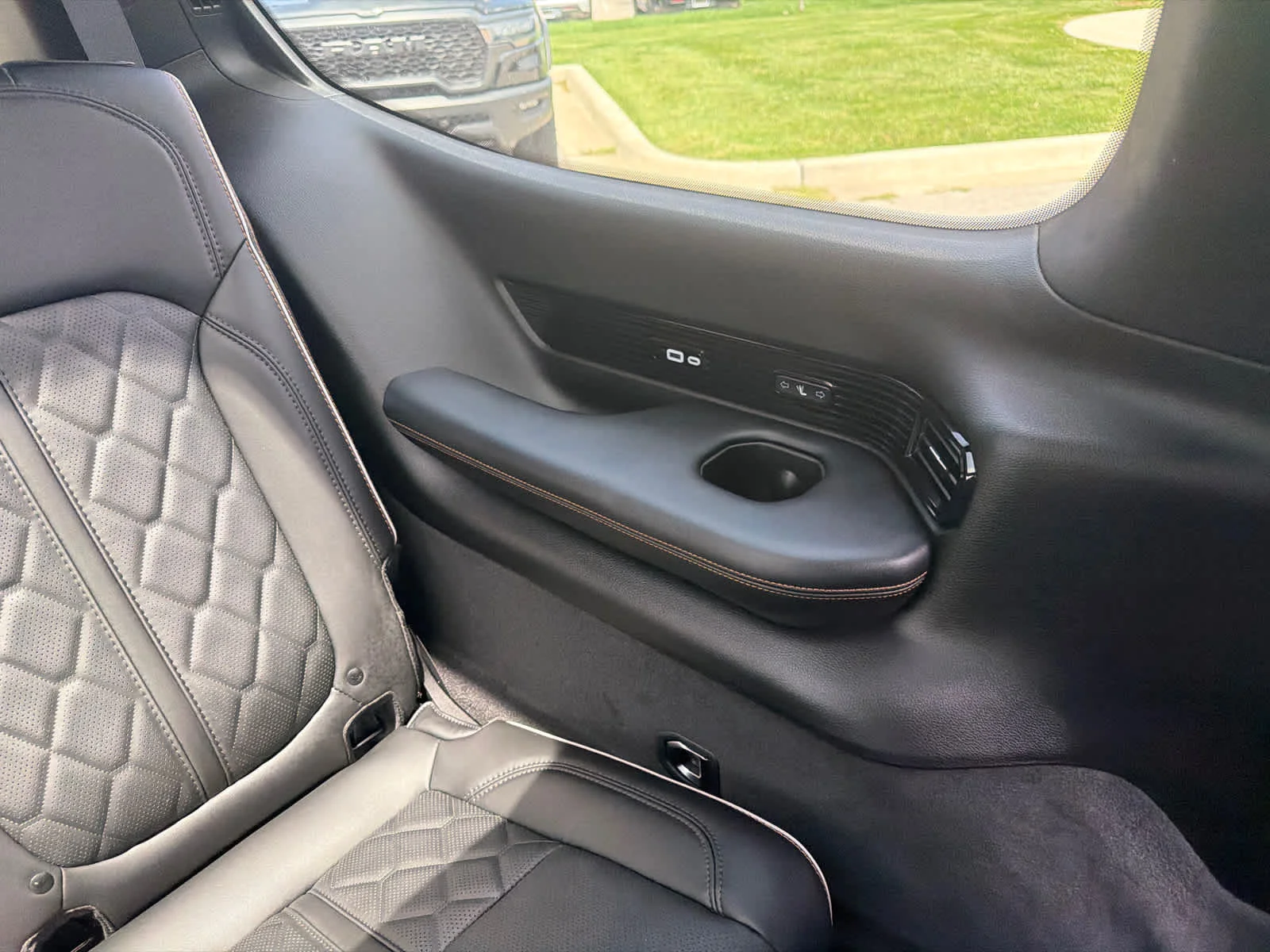 New 2026 Bright White Clearcoat Jeep Summit Reserve image 18