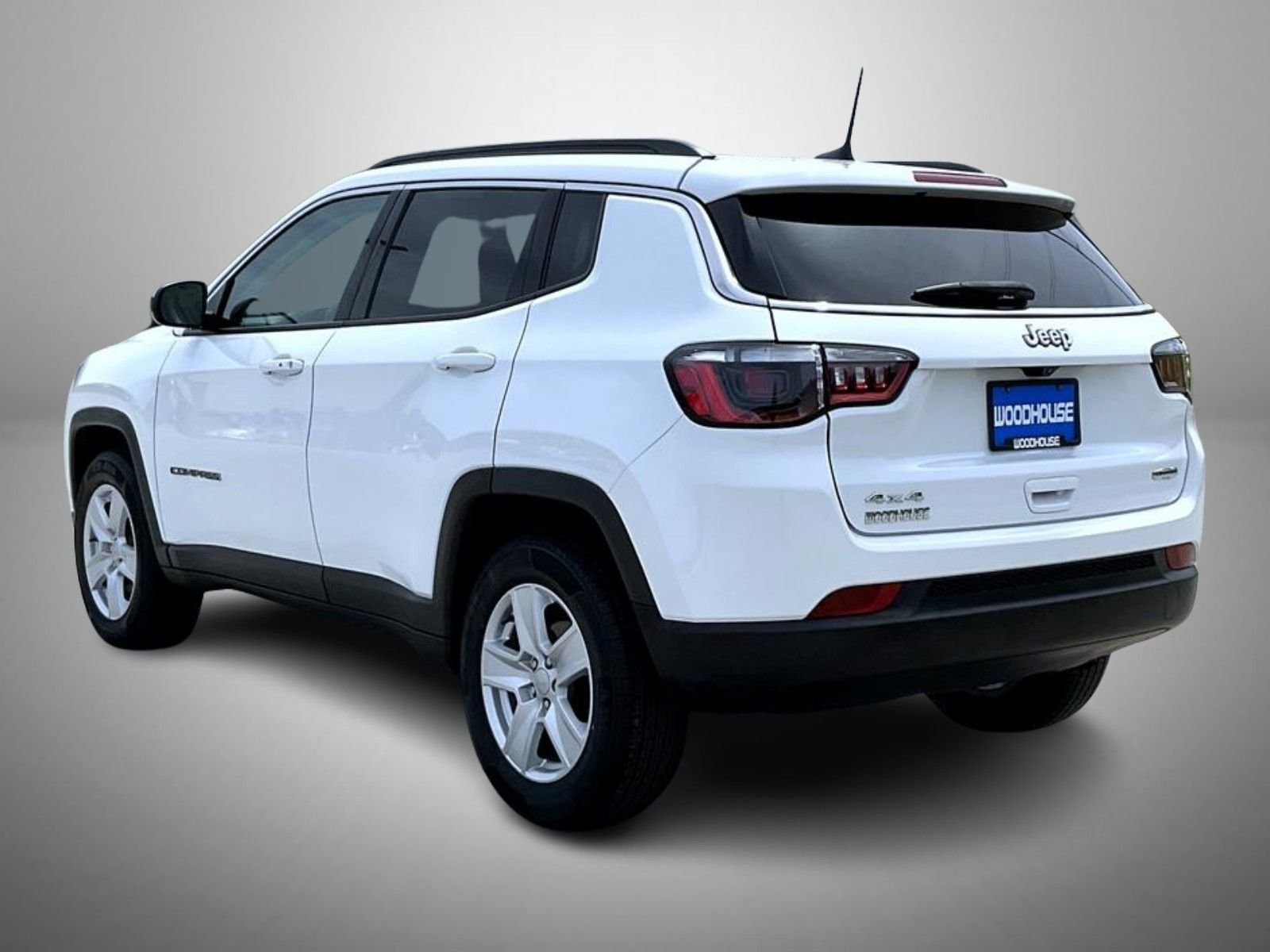 Used 2022 White Jeep Latitude image 7