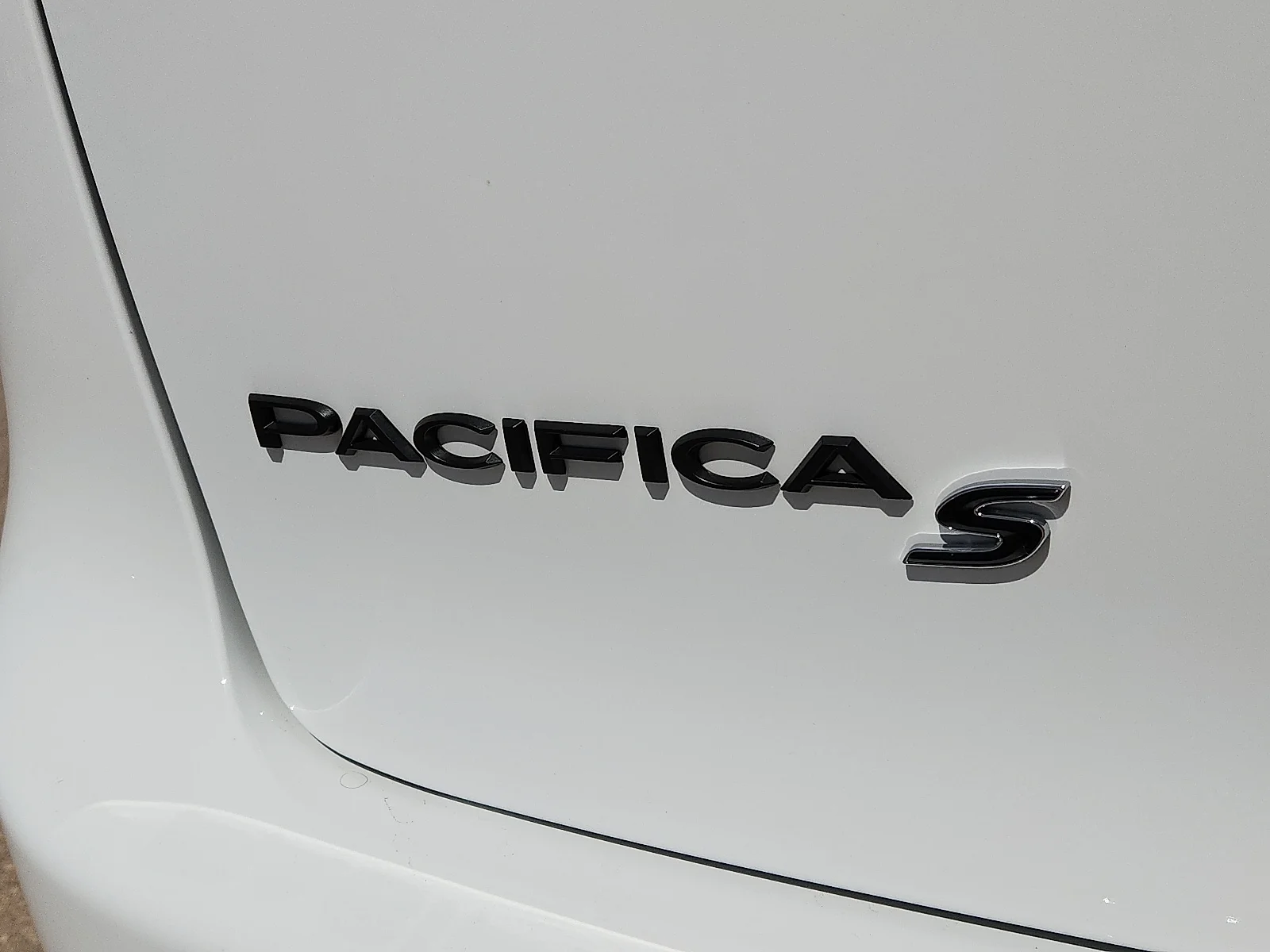 New 2026 Bright White Clear-Coat  Paint Chrysler LIMITED image 9