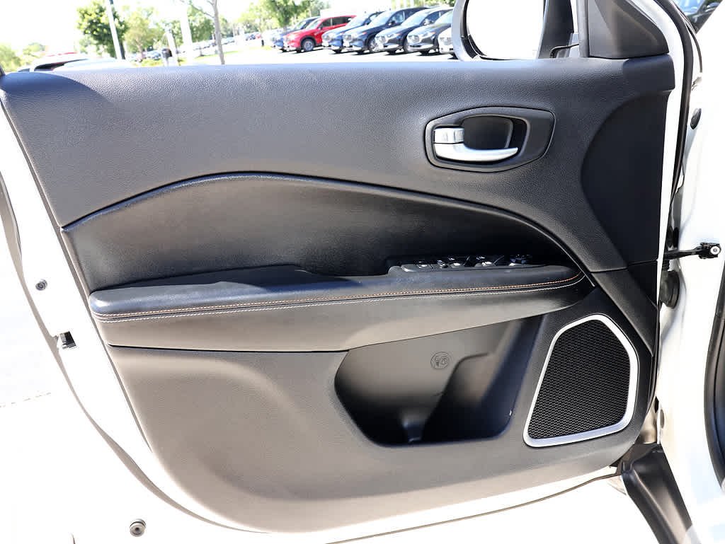 Used 2018 White Clearcoat Jeep Latitude image 22