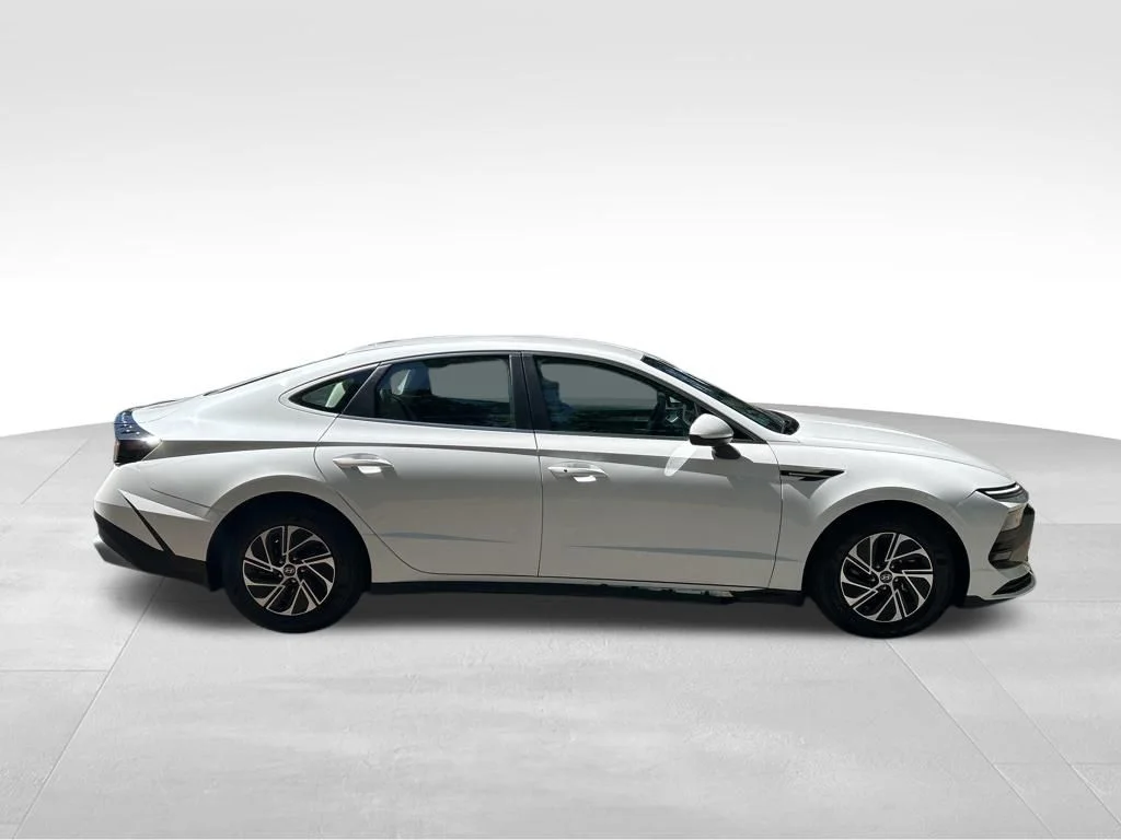 Used 2026 White Hyundai Blue image 7