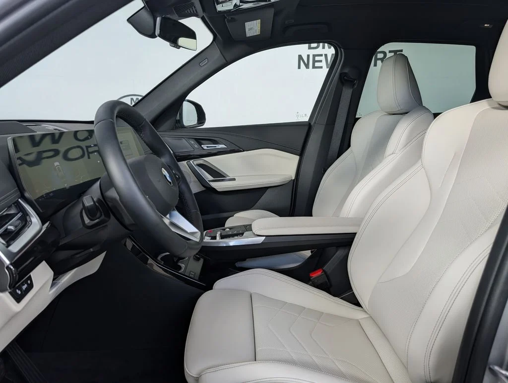 New 2026 Silver BMW xDrive28i image 2