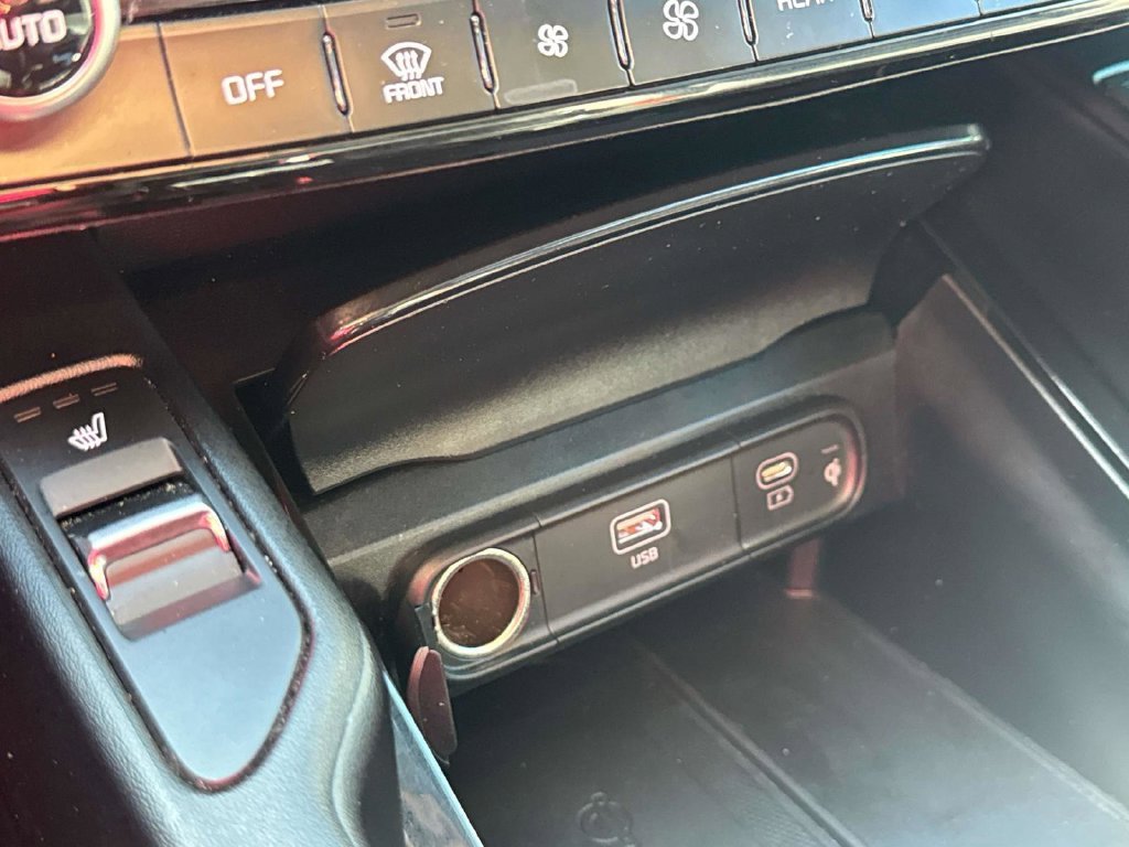 Used 2025 White Kia S image 40