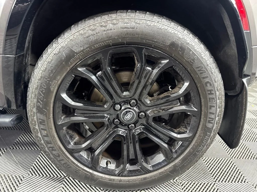 Used 2025 Gray Land Rover OCTA image 11
