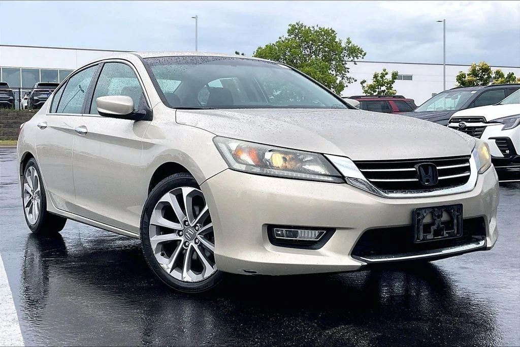 Used 2013 Beige Honda Sport image 32