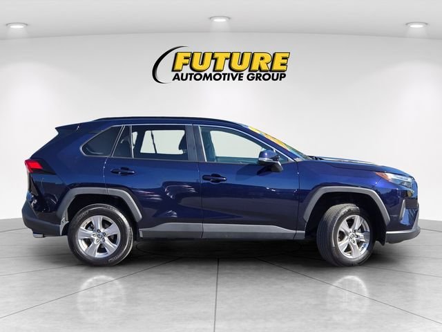 Used 2025  Toyota XLE image 3