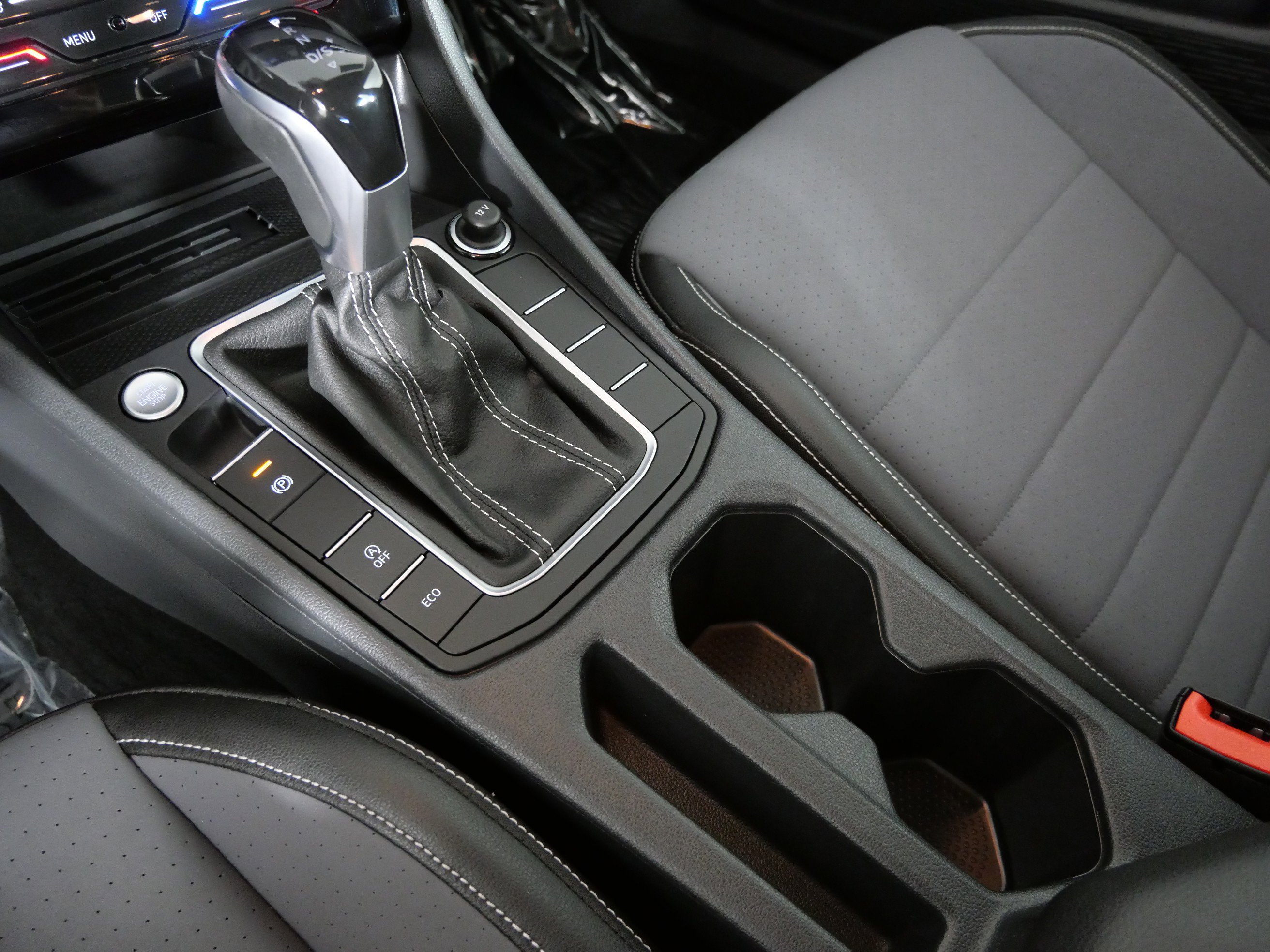 Used 2025 MONTERY BLUE Volkswagen SE image 27