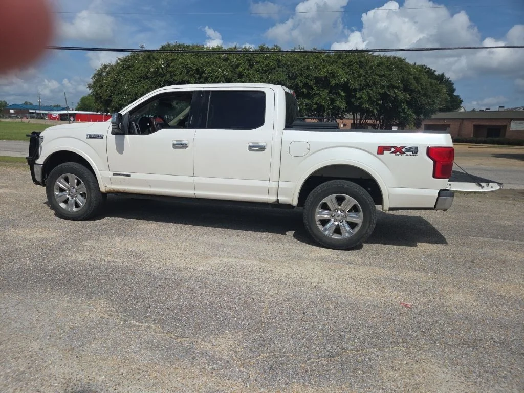 Used 2018 White Ford Lariat image 10