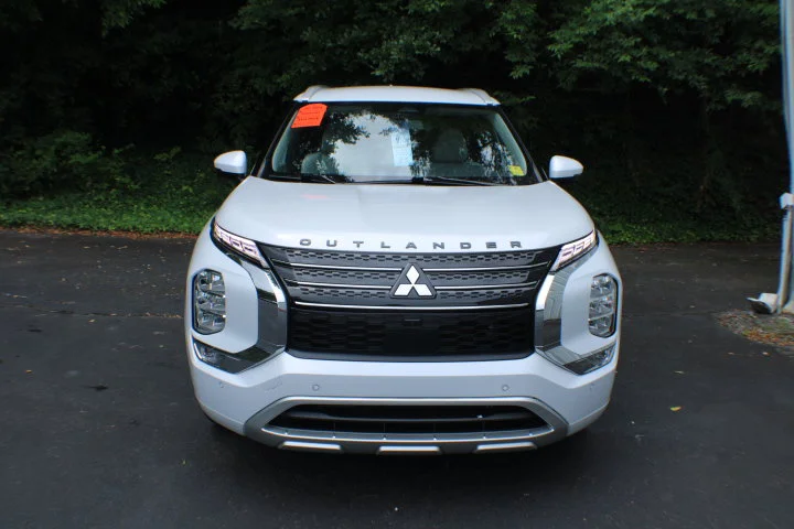 Used 2024 White Mitsubishi SEL image 17