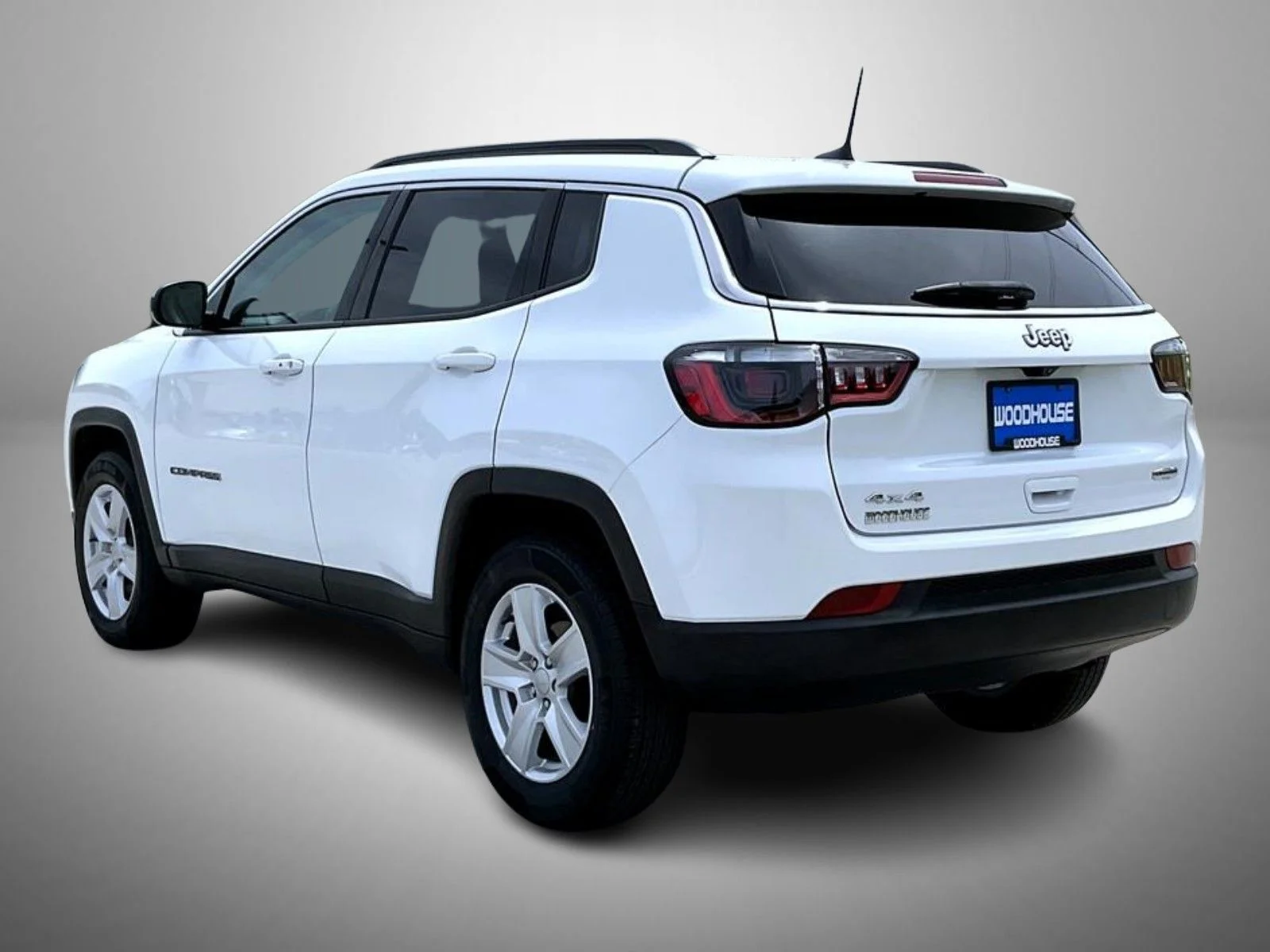 Used 2022 White Jeep Latitude image 7