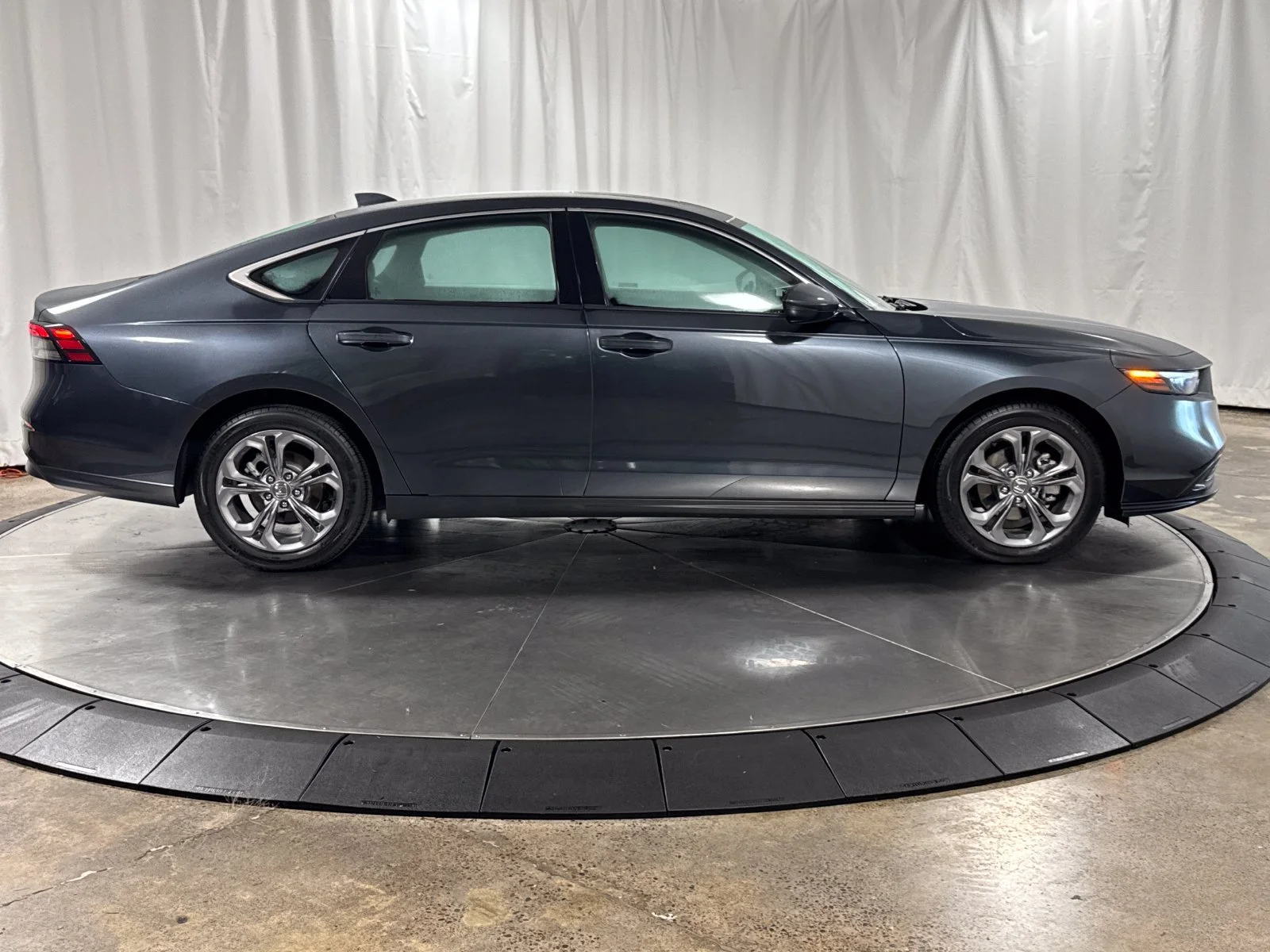 2023 Honda Accord EX - Photo 9